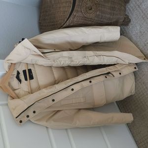 Nwot Everlane renew puff in cashew size small